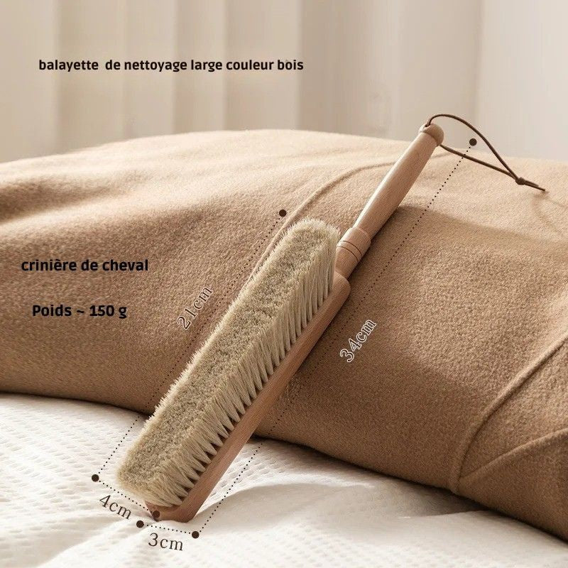 balayette a main bois clair nettoyage lit maison