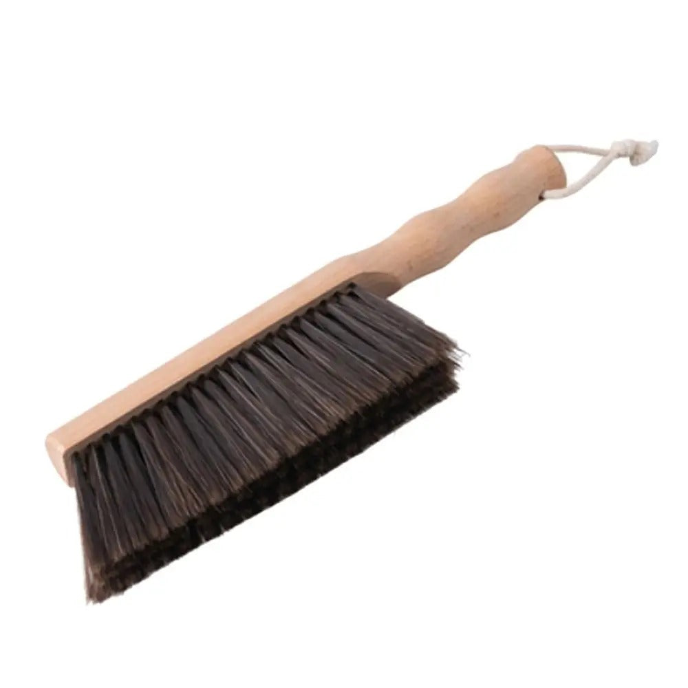 balayette avec poignée en bois