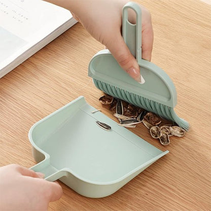 Pelle et balayette colorée pour usage domestique