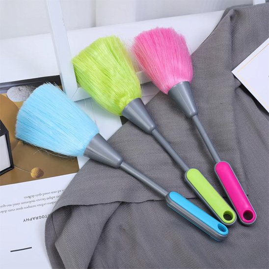plumeau multicolore rose bleu vert pour enfants.