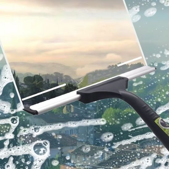 raclette vitre sans fioritures pour resultat efficace